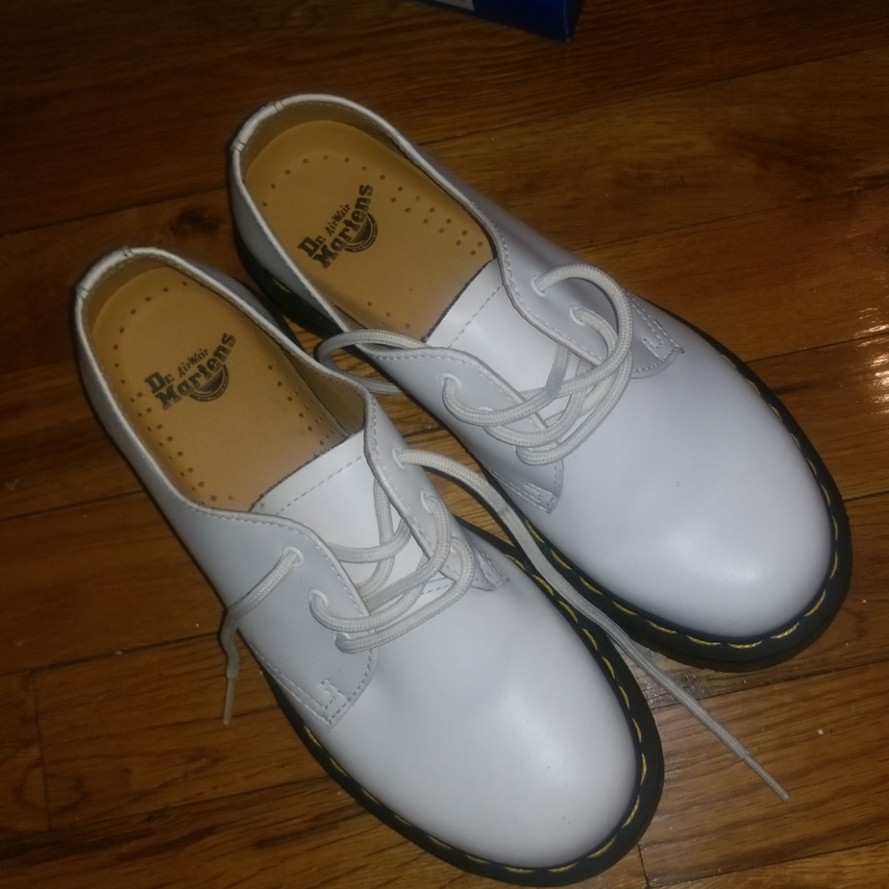 White dr martens leather shoes